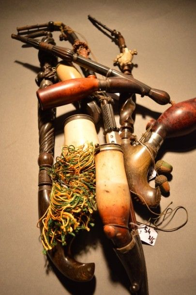 Lot de cinq pipes en écume de mer et tuyaux...