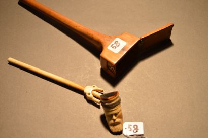 Etonnante pipe en os sculpté représentant...