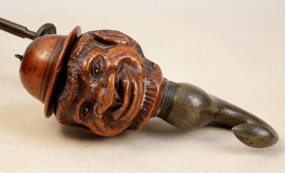 Belle pipe à foyer en bruyère sculptée représentant...