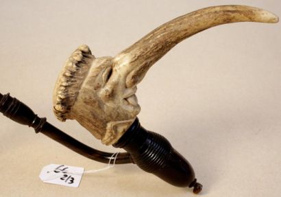 Lot de trois pipes en andouillet de cerf...