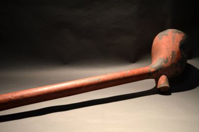 Enseigne représentant une pipe en tôle peinte...