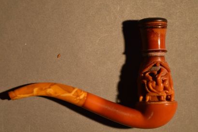 Fume-cigare érotique en écume de mère sculptée...