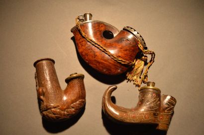 Lot de trois foyers en bois: - chaussure...