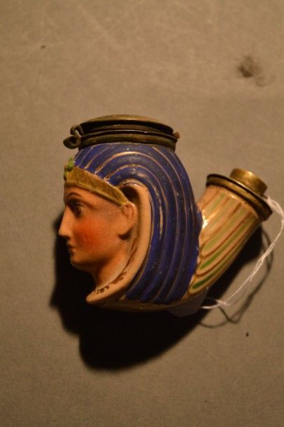 Belle pipe en porcelaine polychrome (quelques...