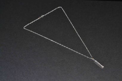 COLLIER en or gris à mailles tors et PENDENTIF...
