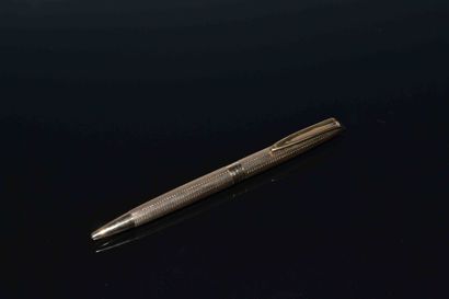 STYLO à bille en or jaune guilloché

WATERMAN

Poids...