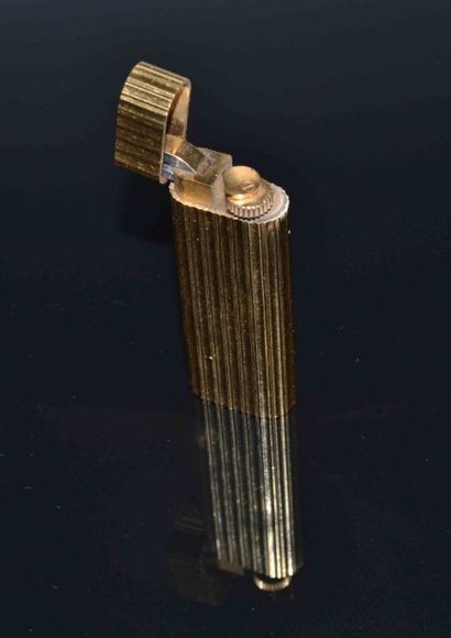 BRIQUET en métal doré

Signé CARTIER