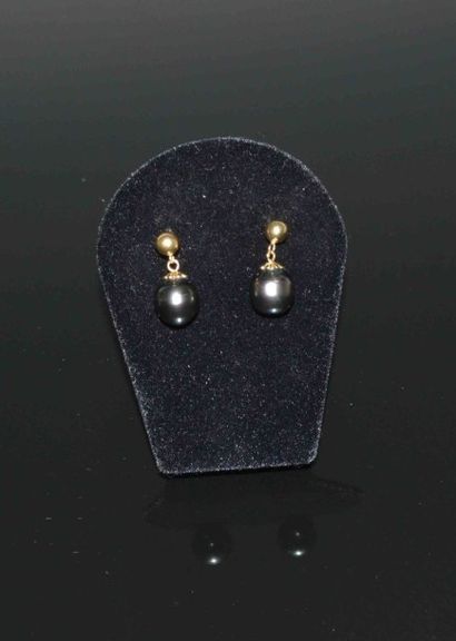 PAIRE DE PENDANTS D’OREILLES en or jaune...