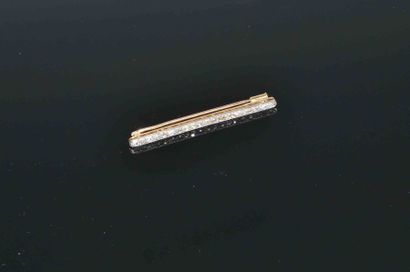 BROCHE BARRETTE deux ors orné de diamants...