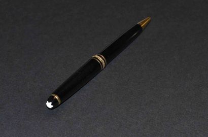 STYLO à BILLE en laque noire 

MONTBLANC