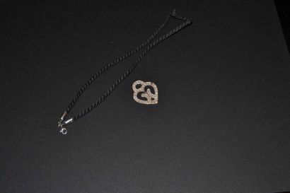 PENDENTIF en or blanc et diamants

Collier...