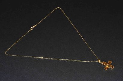 COLLIER en or jaune et son PENDENTIF CROIX...