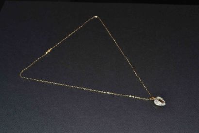 COLLIER en or jaune et son PENDENTIF CŒUR...