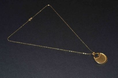 COLLIER en or jaune et son PENDENTIF MAUBOUSSIN

Poids...