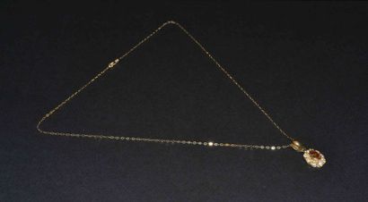 COLLIER en or jaune et son PENDENTIF FLEUR...