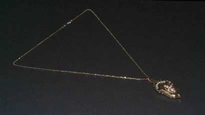 COLLIER en or jaune et son PENDENTIF OUVRANT...