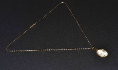 COLLIER en or jaune et son PENDENTIF CAMEE...