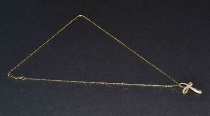 COLLIER en or jaune et son PENDENTIF CROIX...