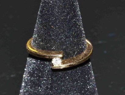 BAGUE en or jaune serti d’un diamant

TDD :53

Poids...