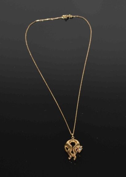 PENDENTIF en or jaune figurant une panthère...
