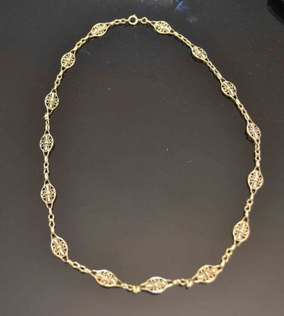 COLLIER en or jaune mailles ovales ajourées...