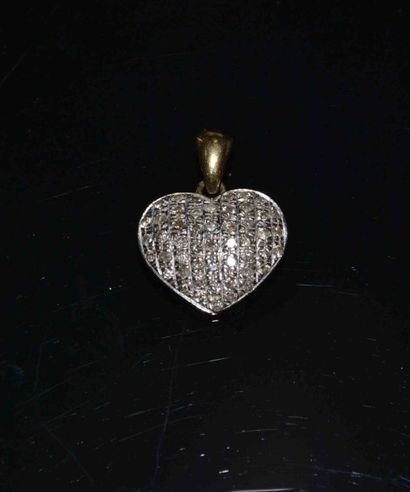 PENDENTIF COEUR en or jaune serti de diamants

Poids...