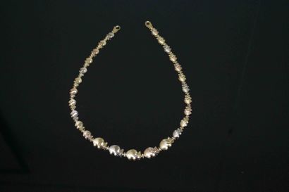 COLLIER trois ors figurant des éléphants...