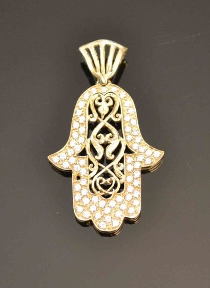 PENDENTIF Main de Fatma en or jaune ajouré...