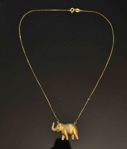 COLLIER en or jaune figurant un éléphant

Poids...