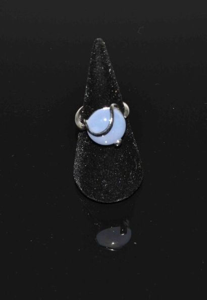 BAGUE en or blanc et pierre décorative blanc...