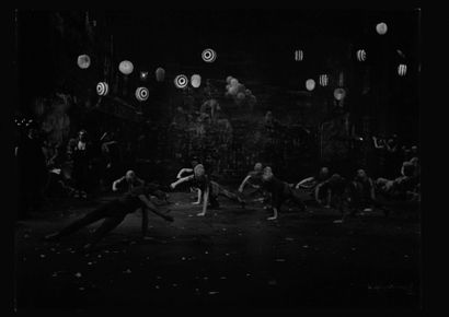 RAYMOND VOINQUEL



Scène de danse au sol...