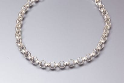 Collier en argent maille ronde entrelacée.

Poids:...