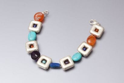 Bracelet en argent et et pierres fines:cornalines,...
