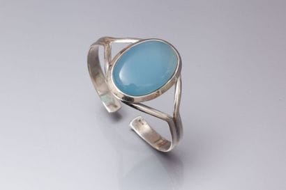 Bracelet en argent serti d'une importante...