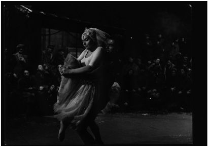 RAYMOND VOINQUEL



Scène de danse, duo exécutant...