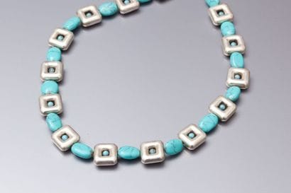 Collier en argent turquoise reconstituée....