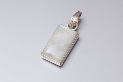 Pendentif rectangulaire en argent sertie...