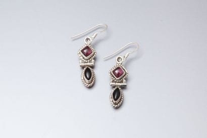 Paire de boucle d'oreilles pendantes en argent...