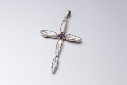 Important pendentif en argent stylisant une...