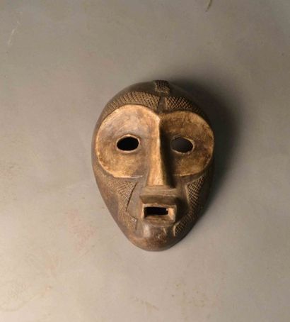 Masque

H: 34 cm