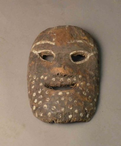 Masque avec peintures

H: 28 cm
