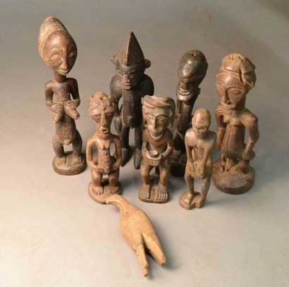 Lot de 8 statuettes anthropomorphes et z...