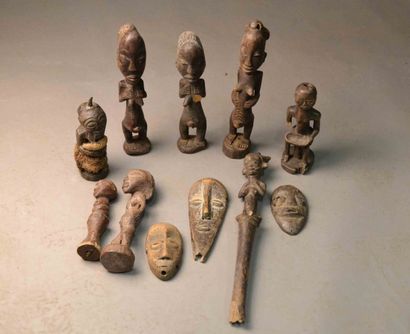 Lot de 7 statuettes, 3 masques et 1 scep...