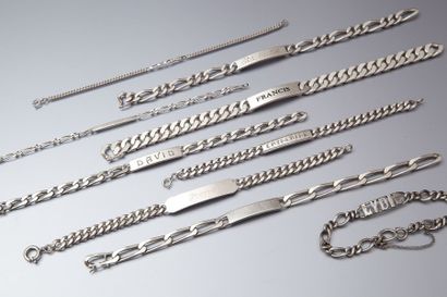 Lot de gourmettes en argent.



Poids : ...