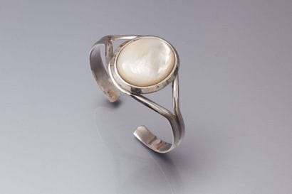 Bracelet en argent serti d'une importante...
