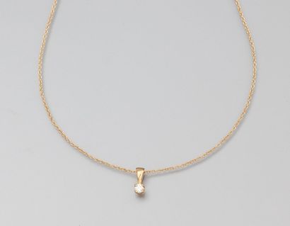 Pendentif en or jaune 750 millièmes centré...