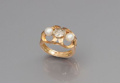 Bague en or jaune sertie d'un diamant taille...