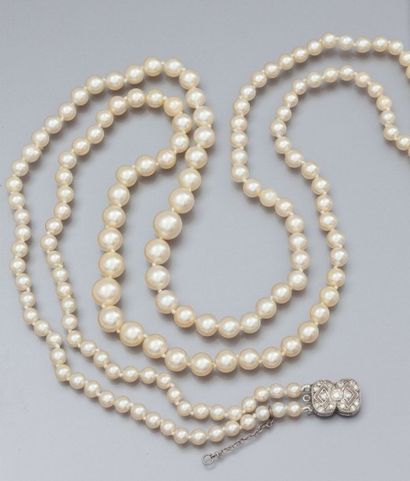 Collier deux rangs de perles culture en chute,...