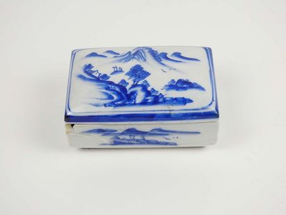 Boîte rectangulaire bleu blanc à décor de...