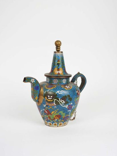 Verseuse en émaux cloisonnés polychromes...